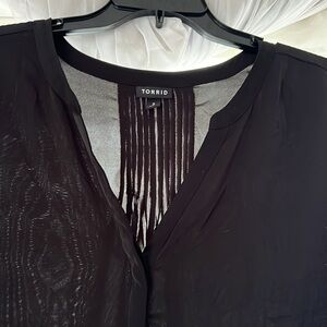 Torrid Black Blouse Sz 3 V Neck Button Down long Sleeve Pleated Back Detail